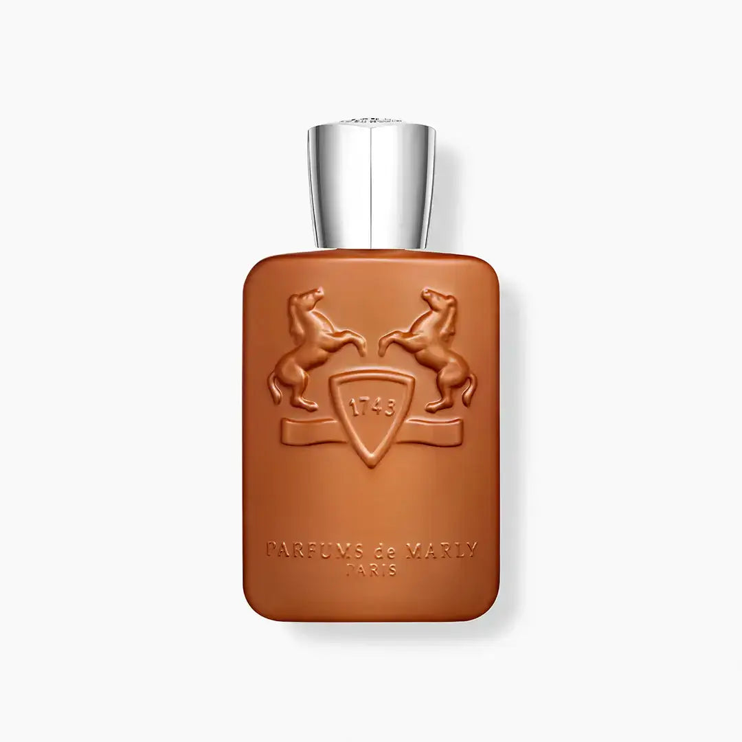 Flacon de parfum ALTHAIR de Parfums de Marly, élégant et boisé avec une touche de vanille.