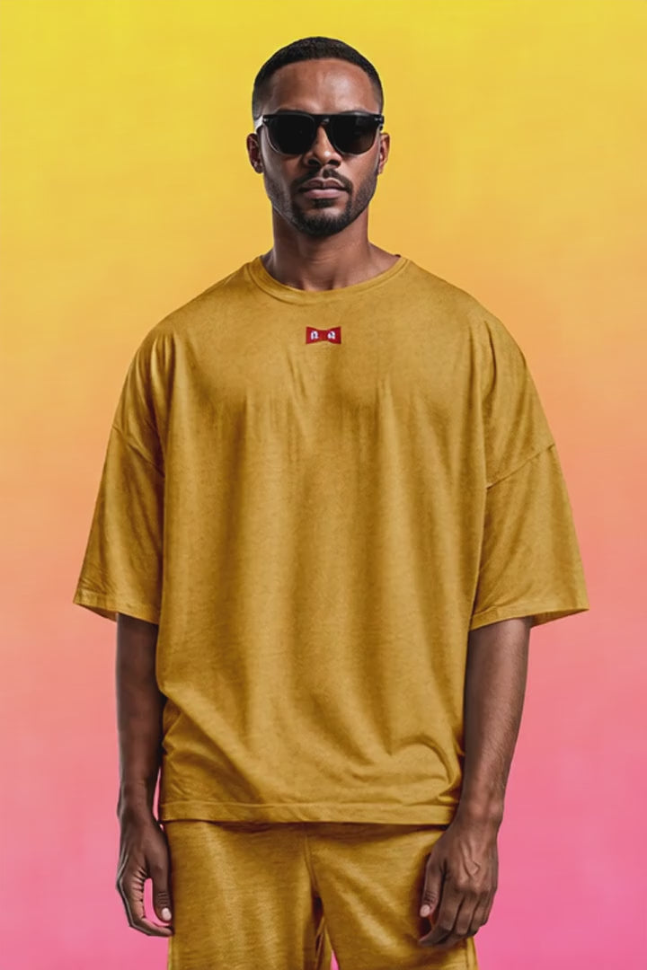 Charger la vidéo: T-SHIRT RUBAN ROUGE OVERSIZE 260 G/M²