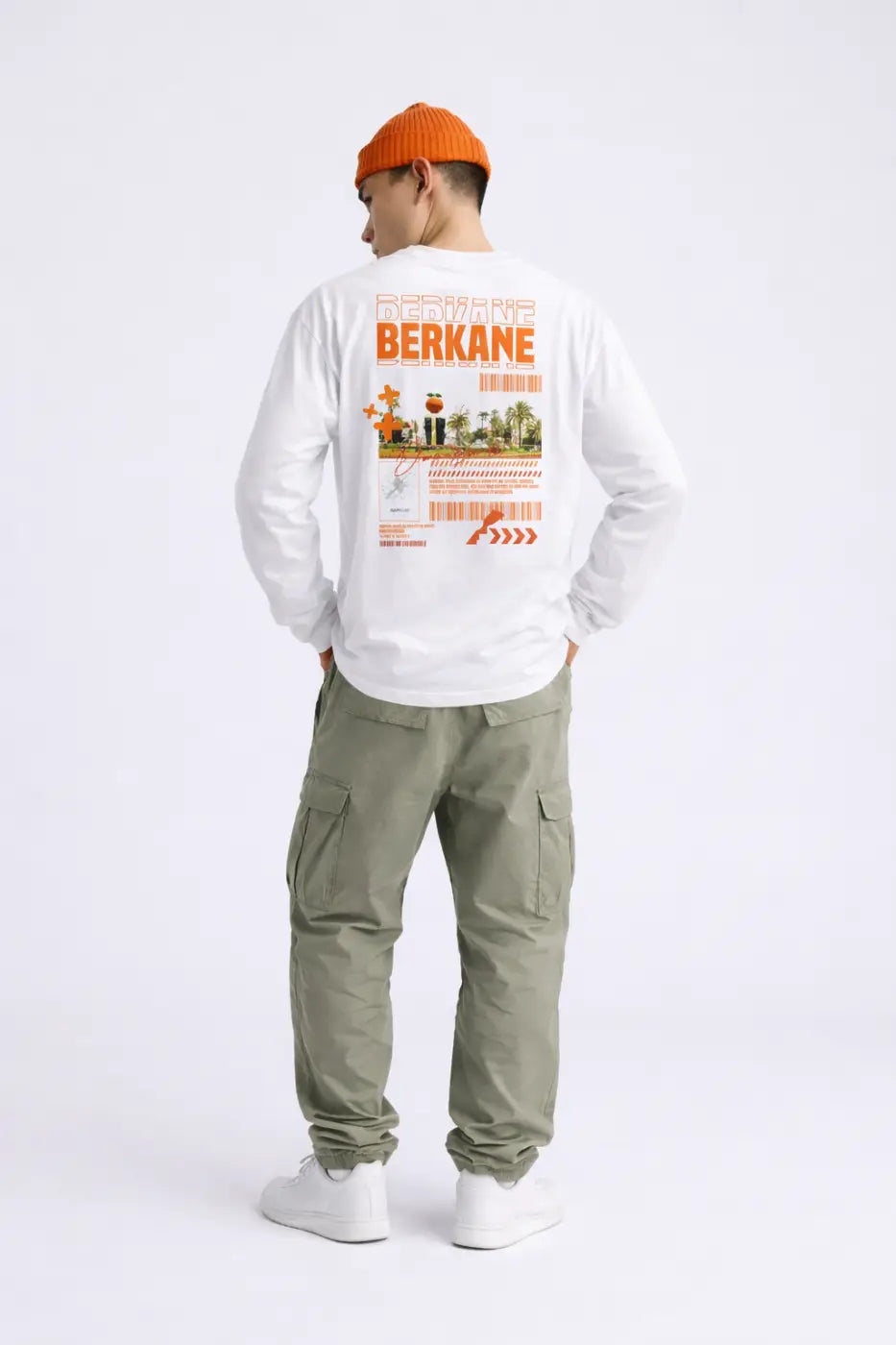 T-shirt manches longues blanc 220g avec impression orange et texte berkane visible sur le dos