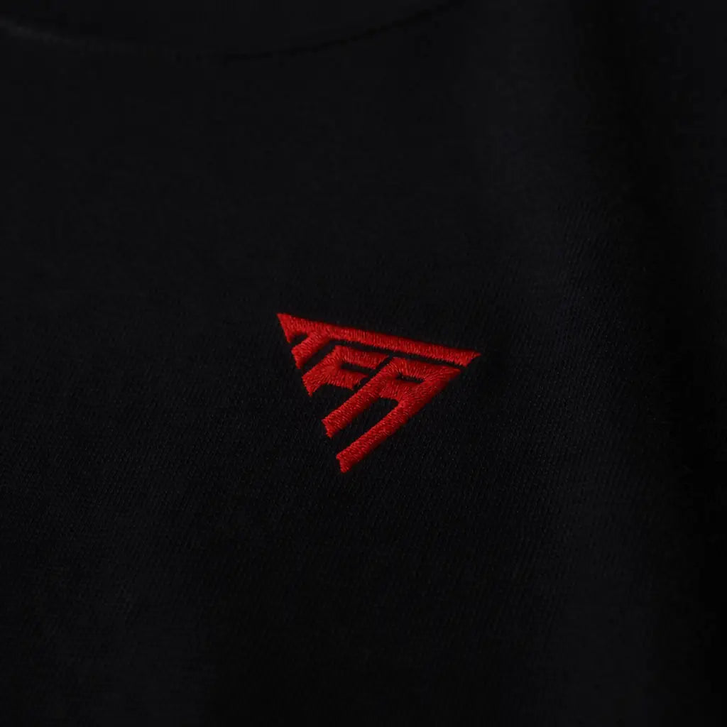 T-shirt manches longues 220g maroc noir avec logo triangulaire rouge brodé en relief sur le devant