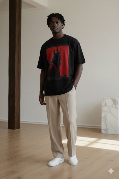 T-Shirt Boxy Fit 280GSM – Artwork Rouge Impérial « Le Roi Sans Visage »